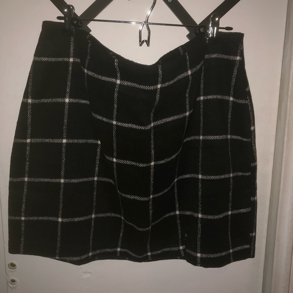 Fashion Nova- black & white mini skirt